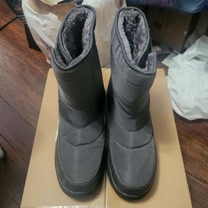 Snow boots with fur lining